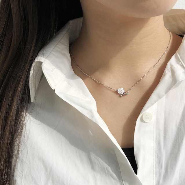 Mother of Pearl Minimalist Spring Dainty Style Necklace