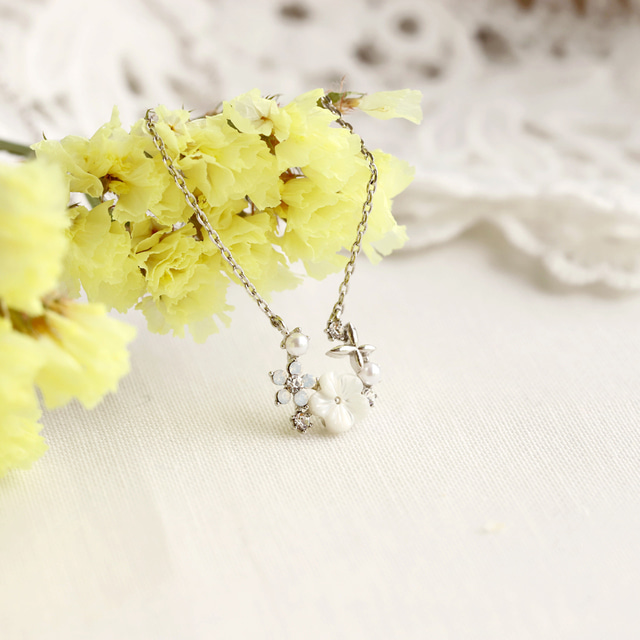 Mother of Pearl Spring Dainty Style Necklace