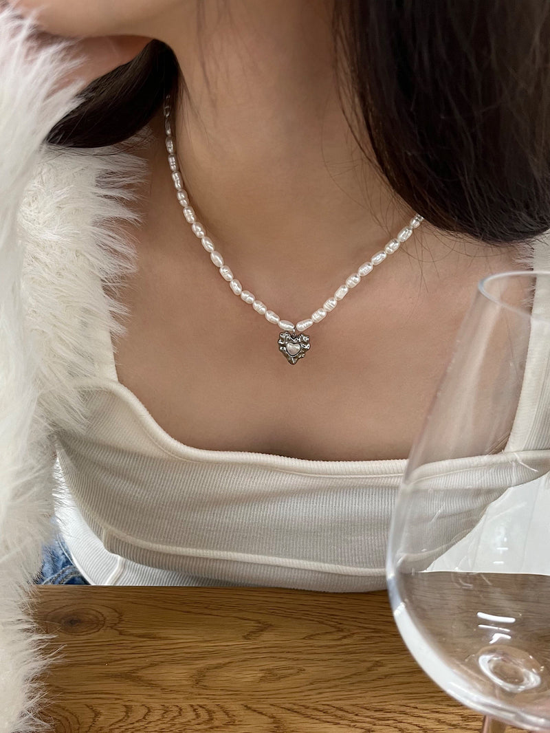 Classic Pearl Heart Pendant Retro Necklace
