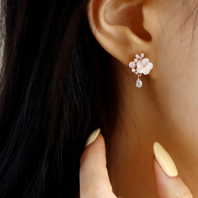 Mother of Heart Flower Elegant Studs Korean Earrings - 2 colors