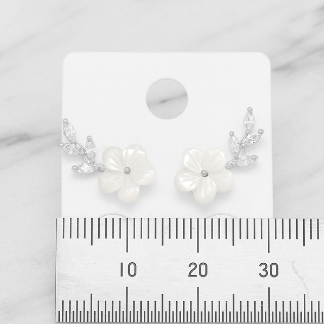 Mother of Pearl Elegant Stud Earrings
