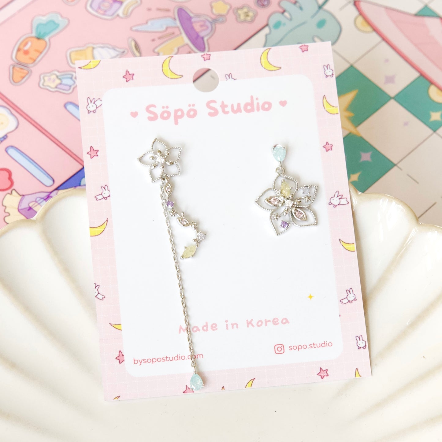 Mis-matched Flower Chained Drop Elegant Studs Korean Earrings - 2 colors