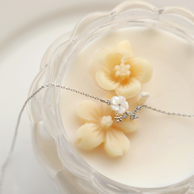 Mother of Pearl Minimalist Spring Dainty Style Necklace