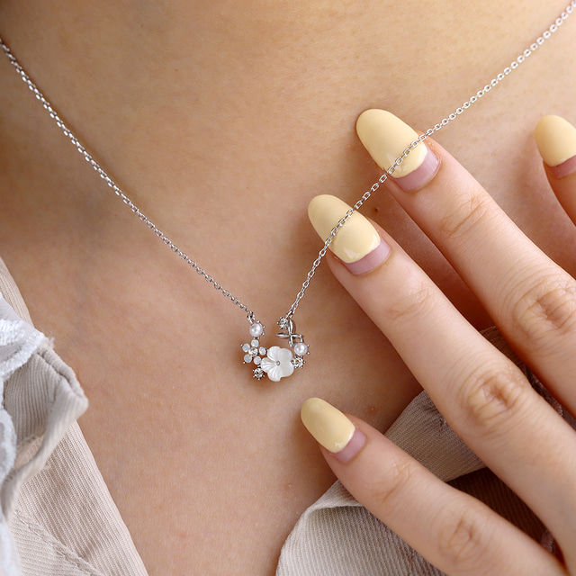 Mother of Pearl Spring Dainty Style Necklace
