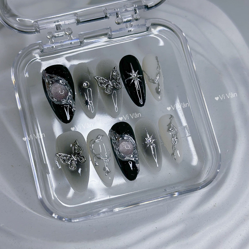 Handmade Y2K Black Metalic Heart Press-on Nails