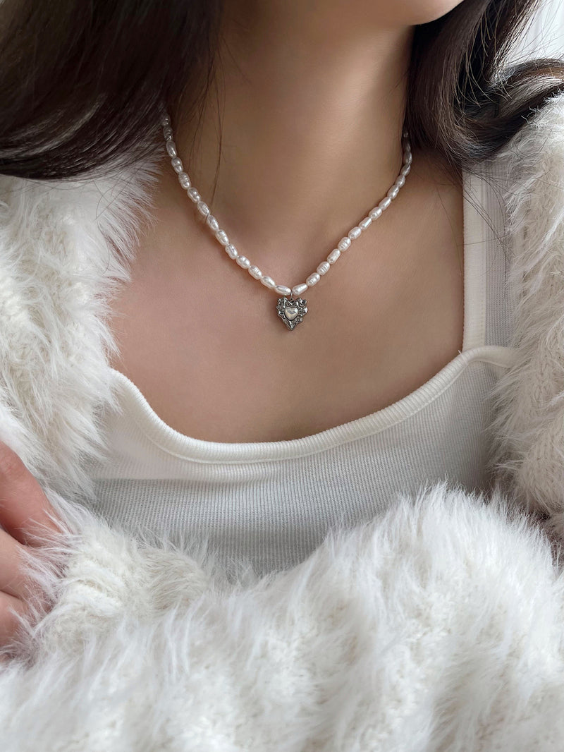 Classic Pearl Heart Pendant Retro Necklace