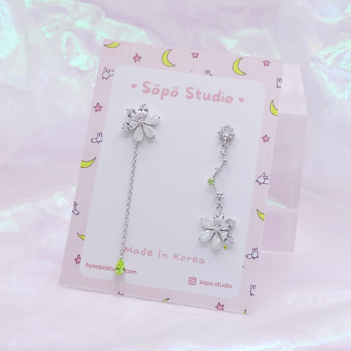 Asymmetric Snow Crystal Flower Dangle Korean Dainty Style Earrings - 2 colours