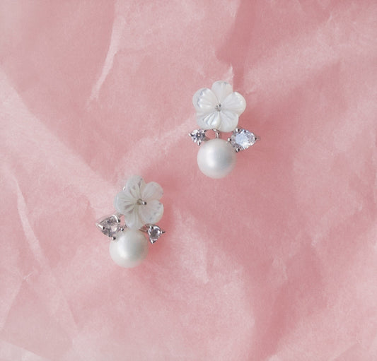 Petit Sakura Petal Flower Pearl Cute Earrings