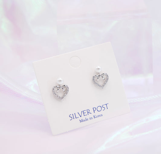 Petit Elegance Pearl Heart Dainty Style Studs Earrings