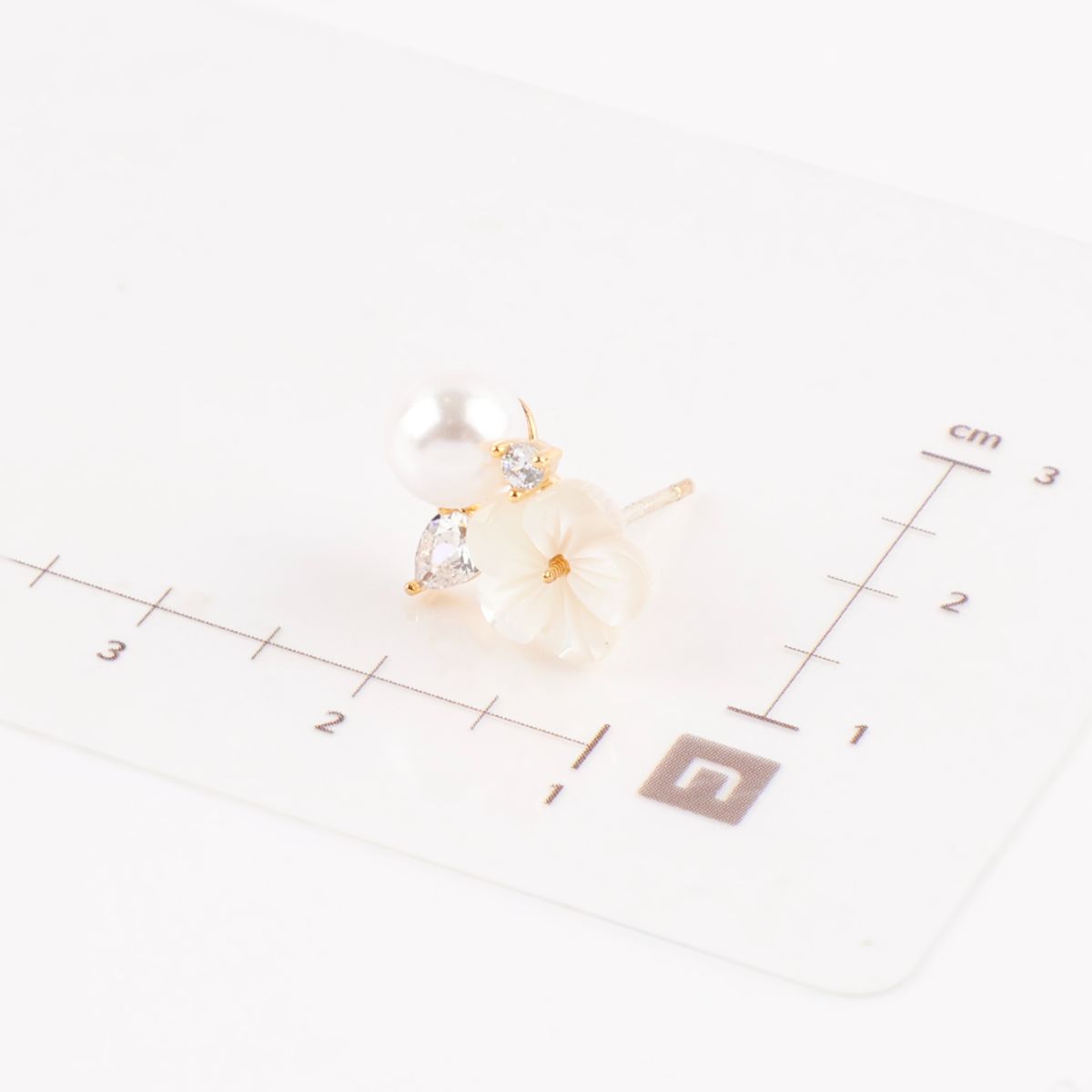 Mother of Pearl Elegant Stud Earrings Made in Korea - Gold Color
