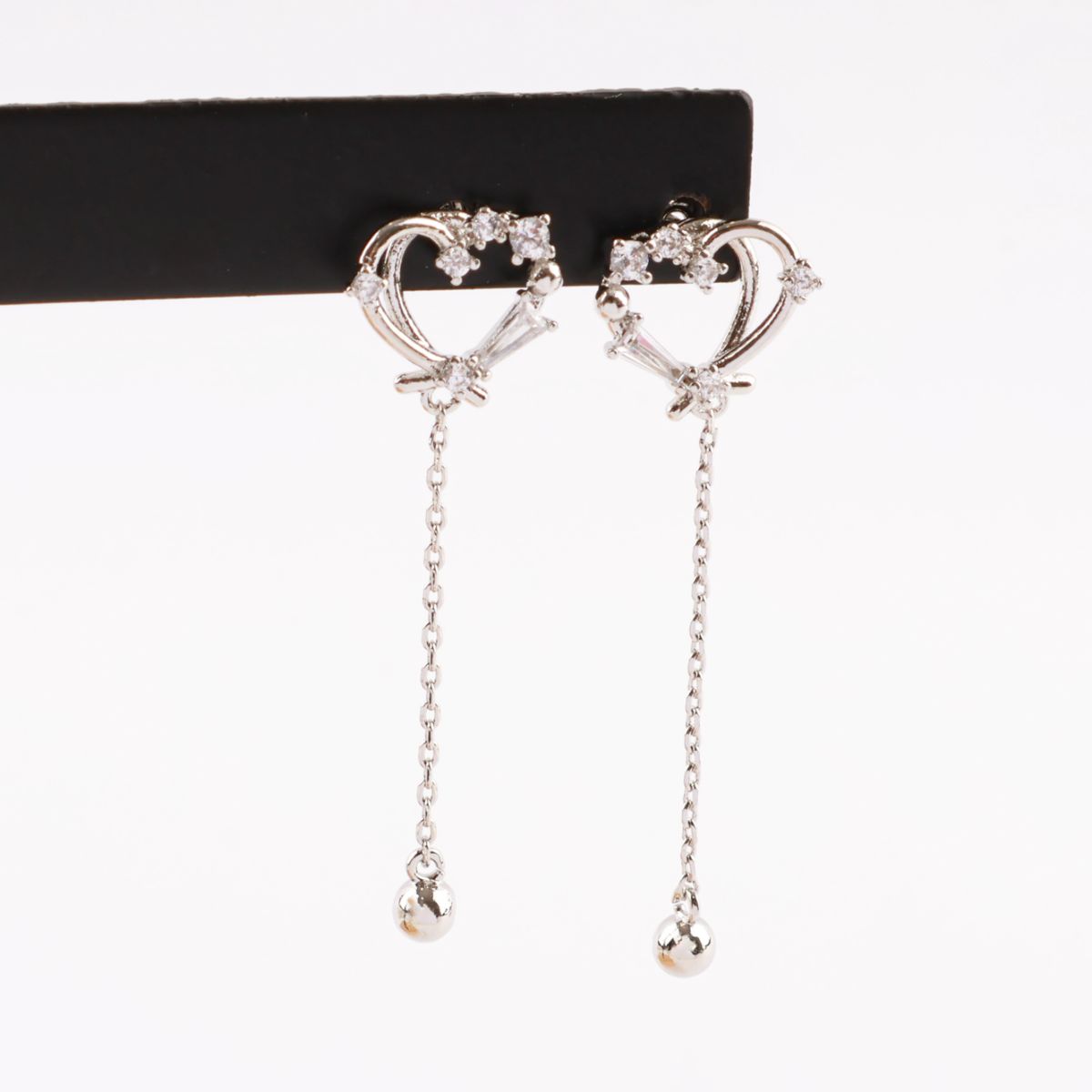 Heart Chain Drop Dangle Korean Dainty Style Earrings - 2 Colors